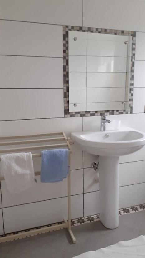 Turisalba Otel Ishem Dış mekan fotoğraf